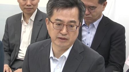 김동연 "저출산, 정책 하나로 해결 안 돼...사회 전반 바뀌어야"